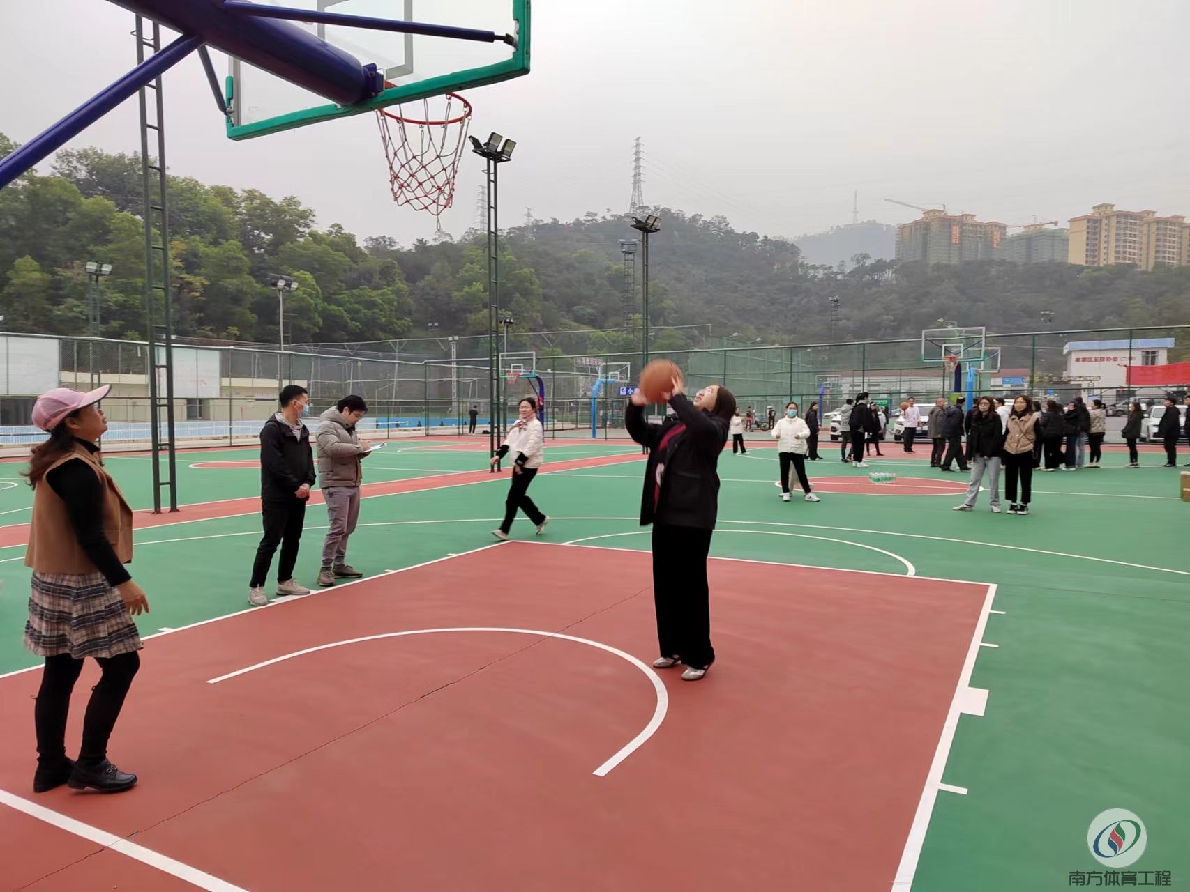 广东省肇庆市高要区南岸街道南岸湖西社区居委会高要区体育中心儿童游乐场