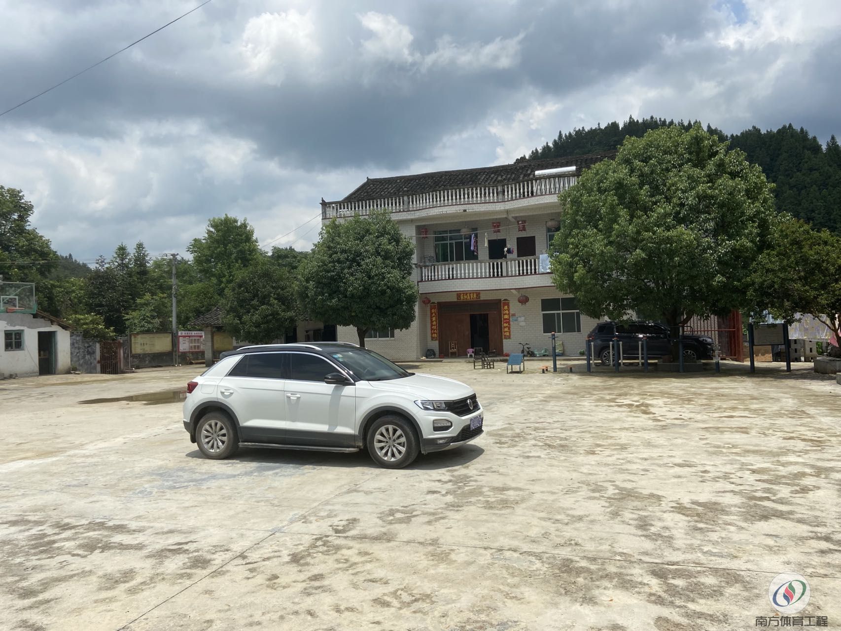 湖南省湘西土家族苗族自治州永顺县车坪乡茶元村永顺县车坪乡茶元村村民服务中心儿童游乐场