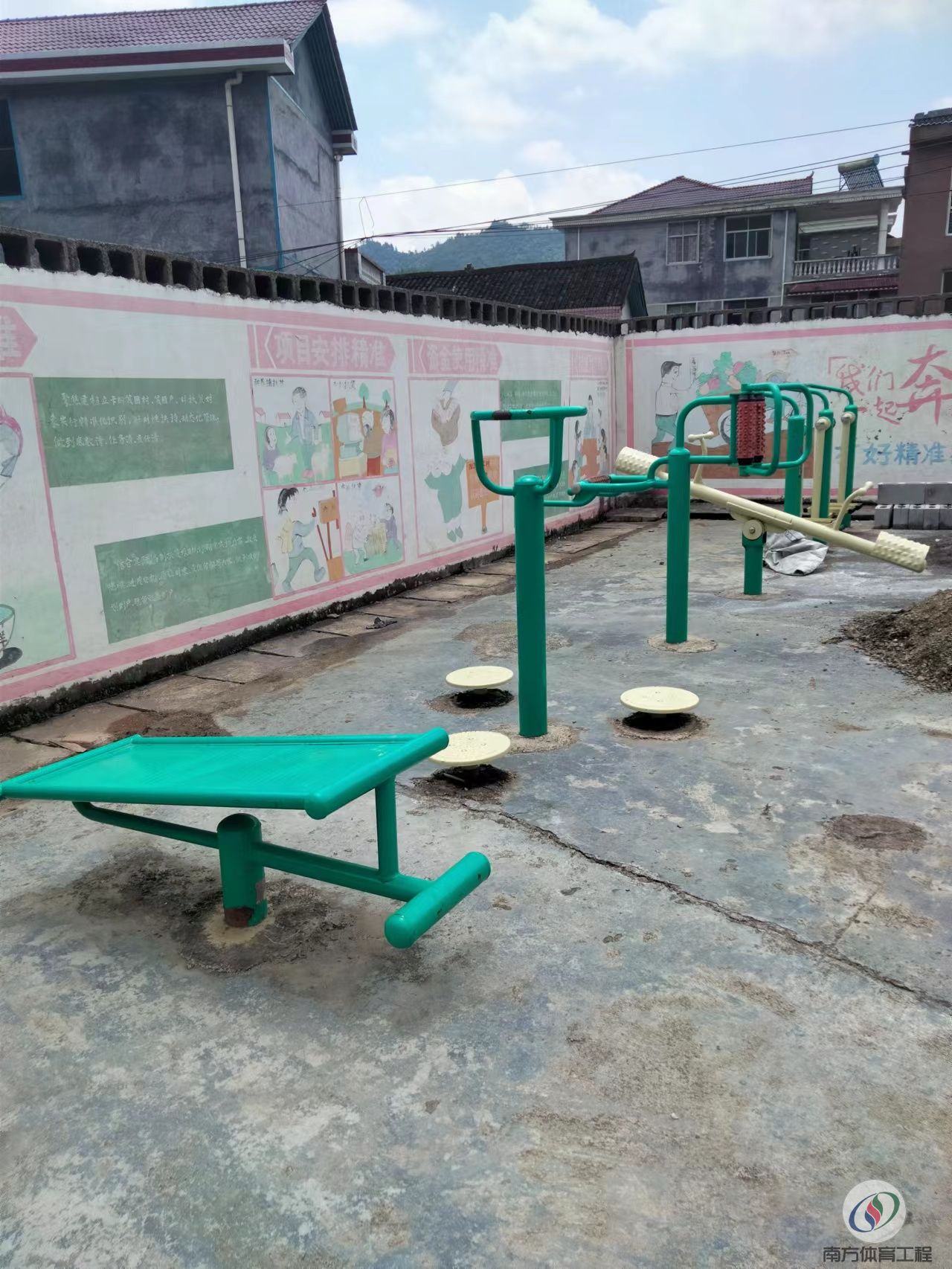 湖南省湘西土家族苗族自治州永顺县灵溪镇盐井村盐井村综合文化广场儿童游乐场